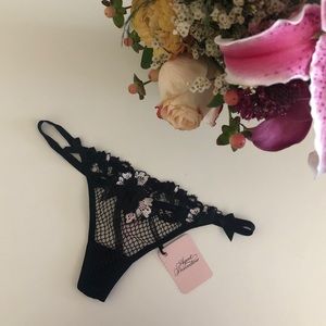 NWT Eliza Black/White Lace Fishnet Thong (size 2)